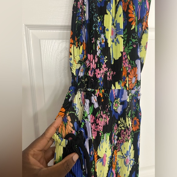 ASOS DESIGN high neck midi plisse dress with cutouts in floral print - Picture 7 of 7